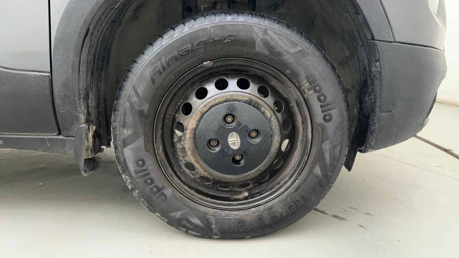 Used 2022 Tata Punch Pure Rhythm Pack MT Petrol Manual tyres RIGHT FRONT TYRE RIM VIEW