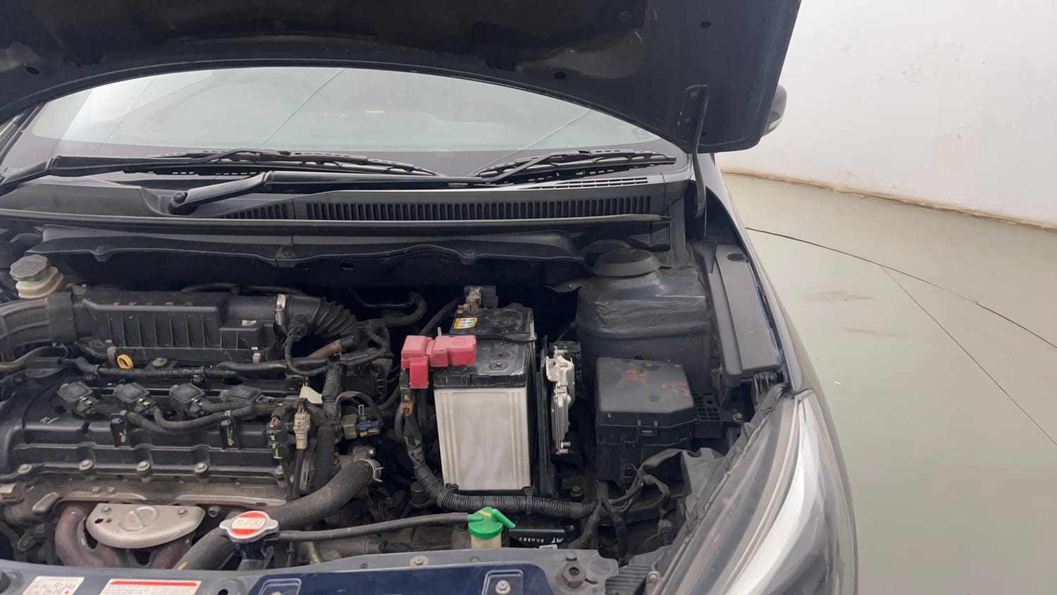 Used 2022 Maruti Suzuki Ciaz Zeta 1.5 Petrol Manual engine ENGINE LEFT SIDE HINGE & APRON VIEW