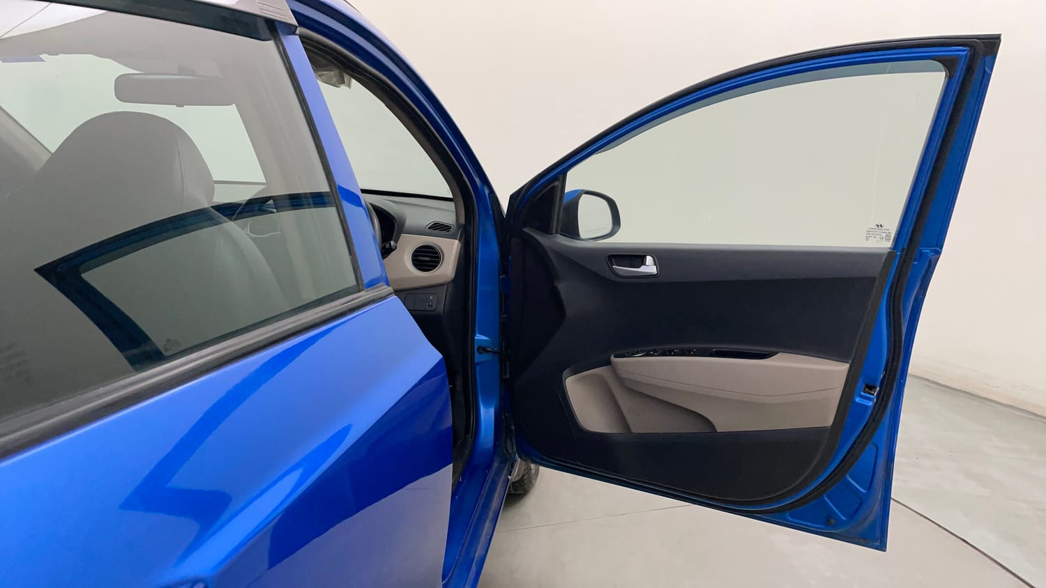 Used 2018 Hyundai Grand i10 Sportz AT 1.2 Kappa VTVT Petrol Automatic interior RIGHT FRONT DOOR OPEN VIEW