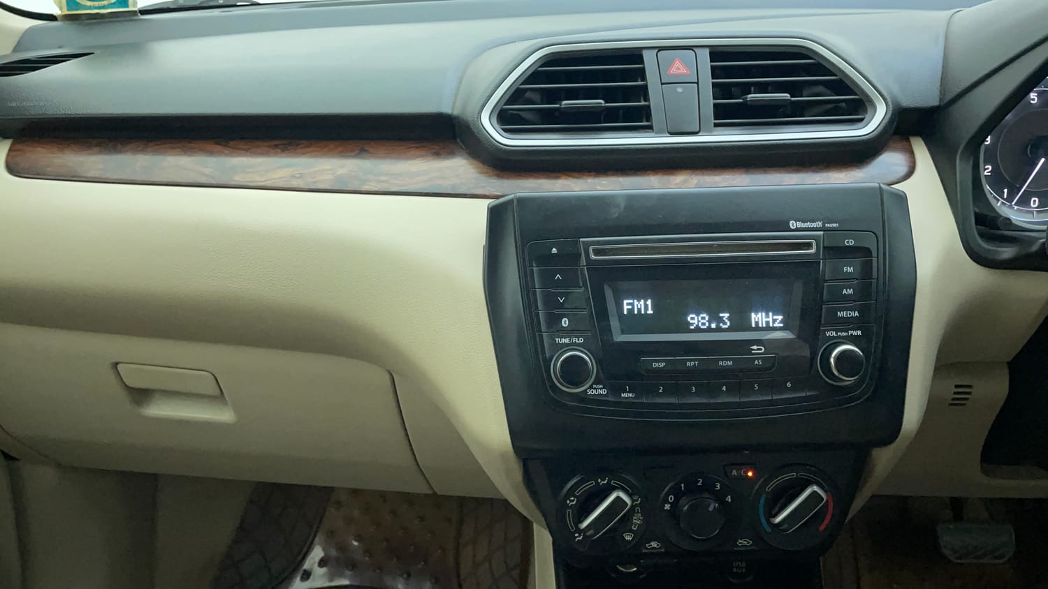 Used 2018 Maruti Suzuki Dzire VXi Petrol Automatic interior MUSIC SYSTEM & AC CONTROL VIEW