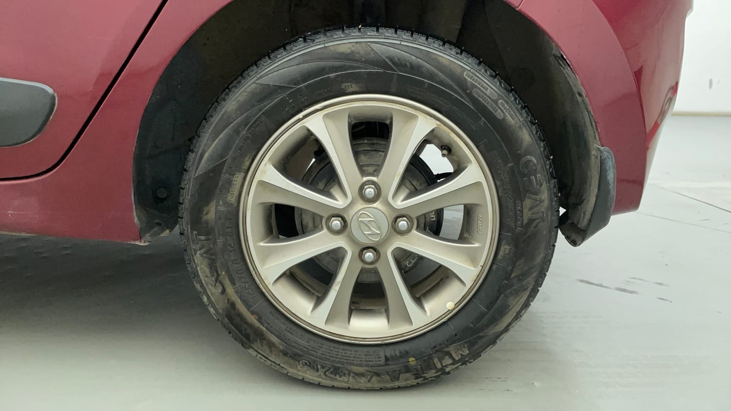 Used 2016 Hyundai Grand i10 Asta 1.2 Kappa VTVT Petrol Manual tyres LEFT REAR TYRE RIM VIEW