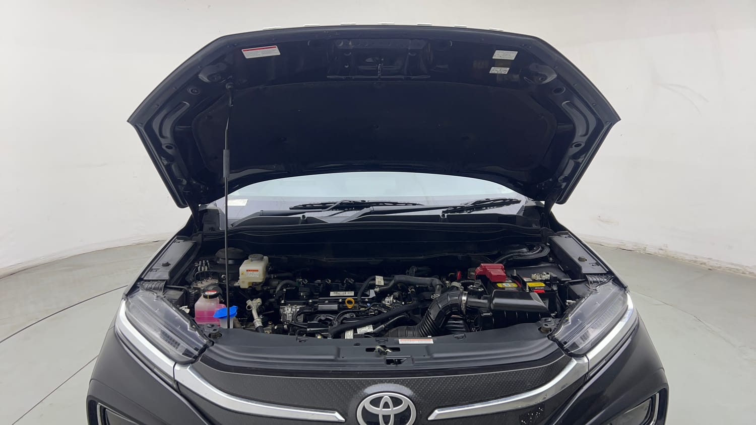 Used 2025 Toyota Urban Cruiser Hyryder V Hybrid Hybrid Automatic engine ENGINE & BONNET OPEN FRONT VIEW