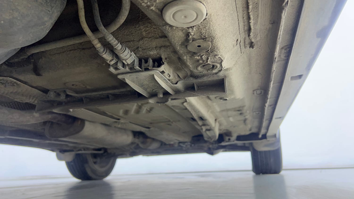 Used 2022 Volkswagen Taigun Topline 1.0 TSI AT Petrol Automatic extra REAR RIGHT UNDERBODY VIEW