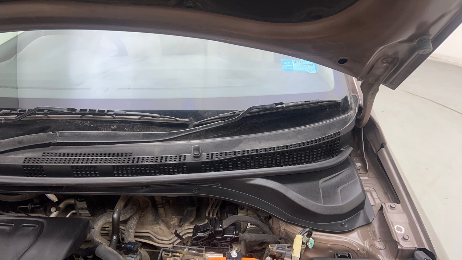 Used 2017 Hyundai Verna SX 1.6 VTVT Petrol Manual engine ENGINE LEFT SIDE HINGE & APRON VIEW