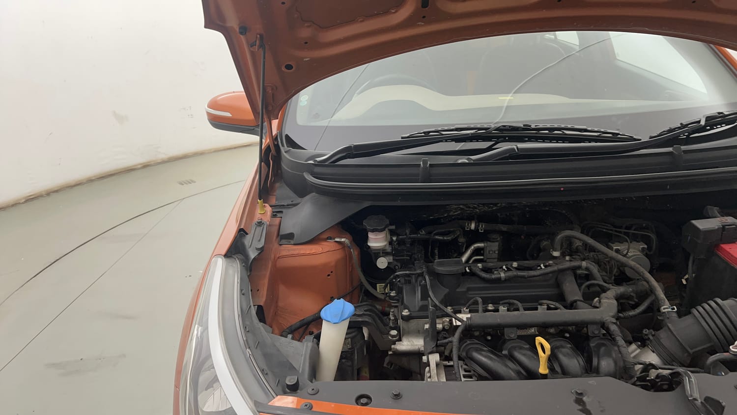 Used 2018 Hyundai Elite i20 Sportz 1.2 Petrol Manual engine ENGINE RIGHT SIDE HINGE & APRON VIEW