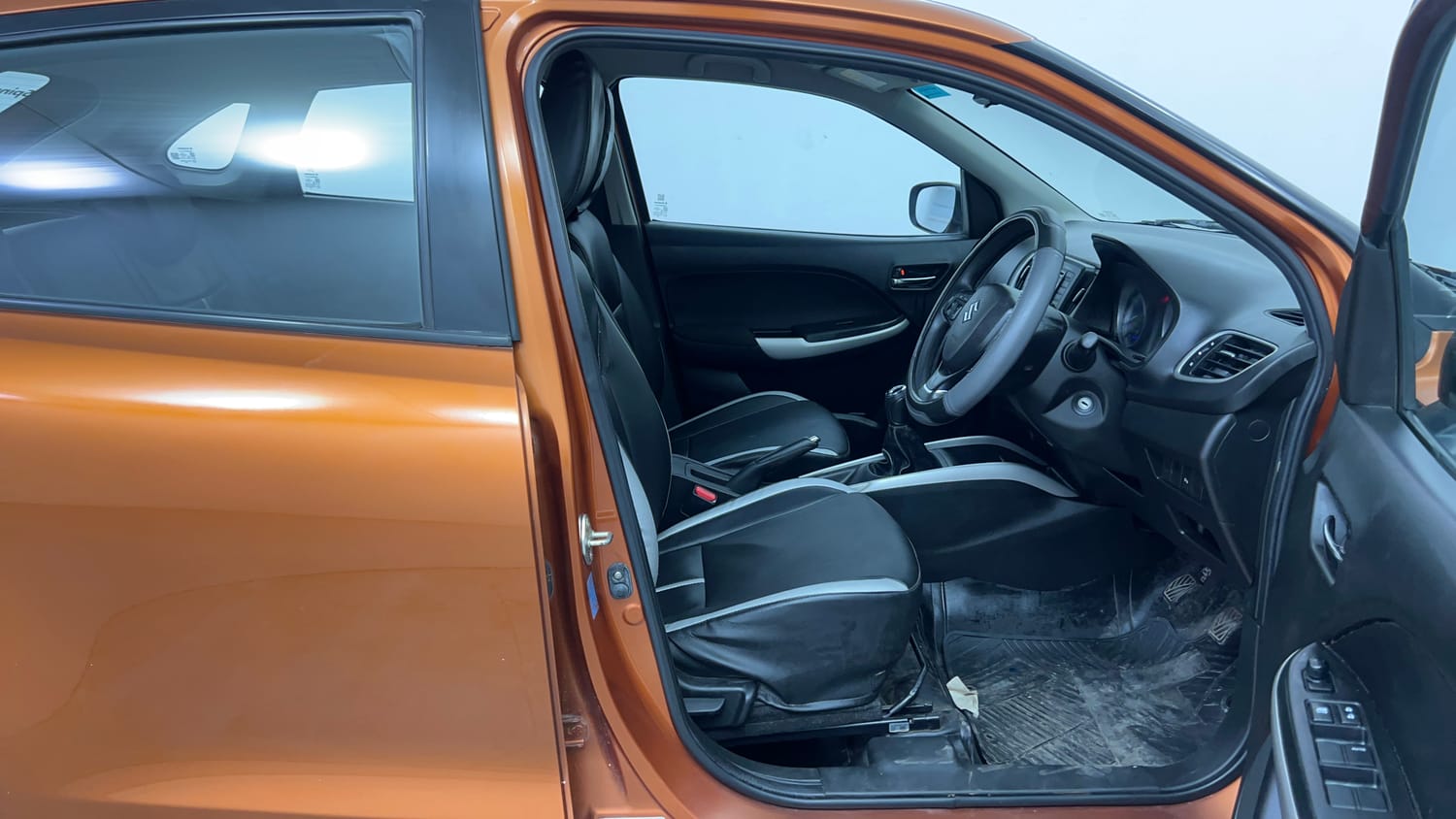 Used 2018 Maruti Suzuki Baleno Delta 1.2 Petrol Manual interior RIGHT SIDE FRONT DOOR CABIN VIEW