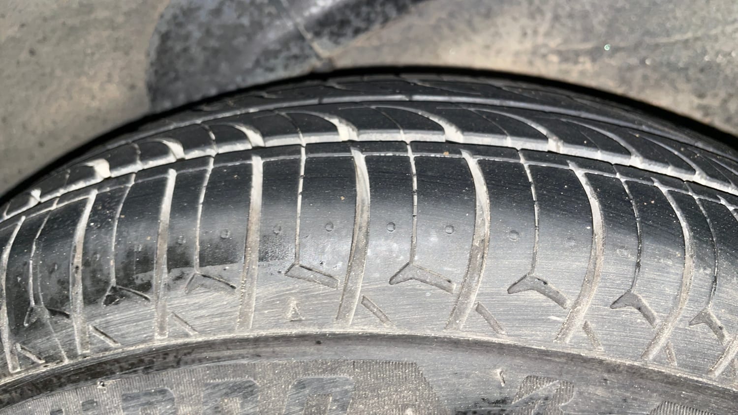 Used 2012 Hyundai i10 Sportz 1.2 Kappa2 Petrol Manual tyres LEFT REAR TYRE TREAD VIEW