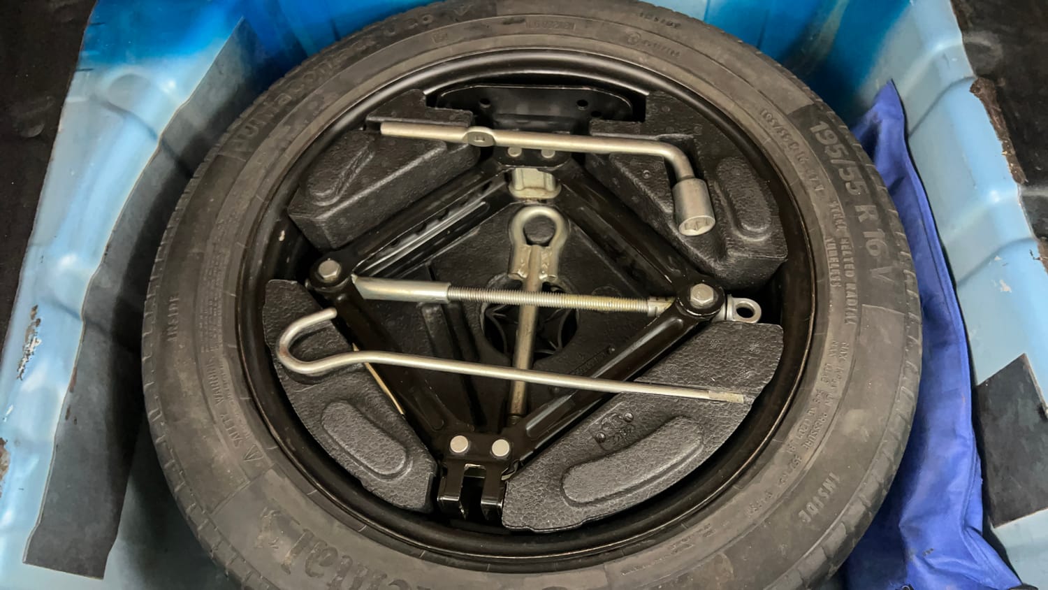 Used 2018 Tata Nexon XZ Diesel Diesel Manual tyres SPARE TYRE VIEW