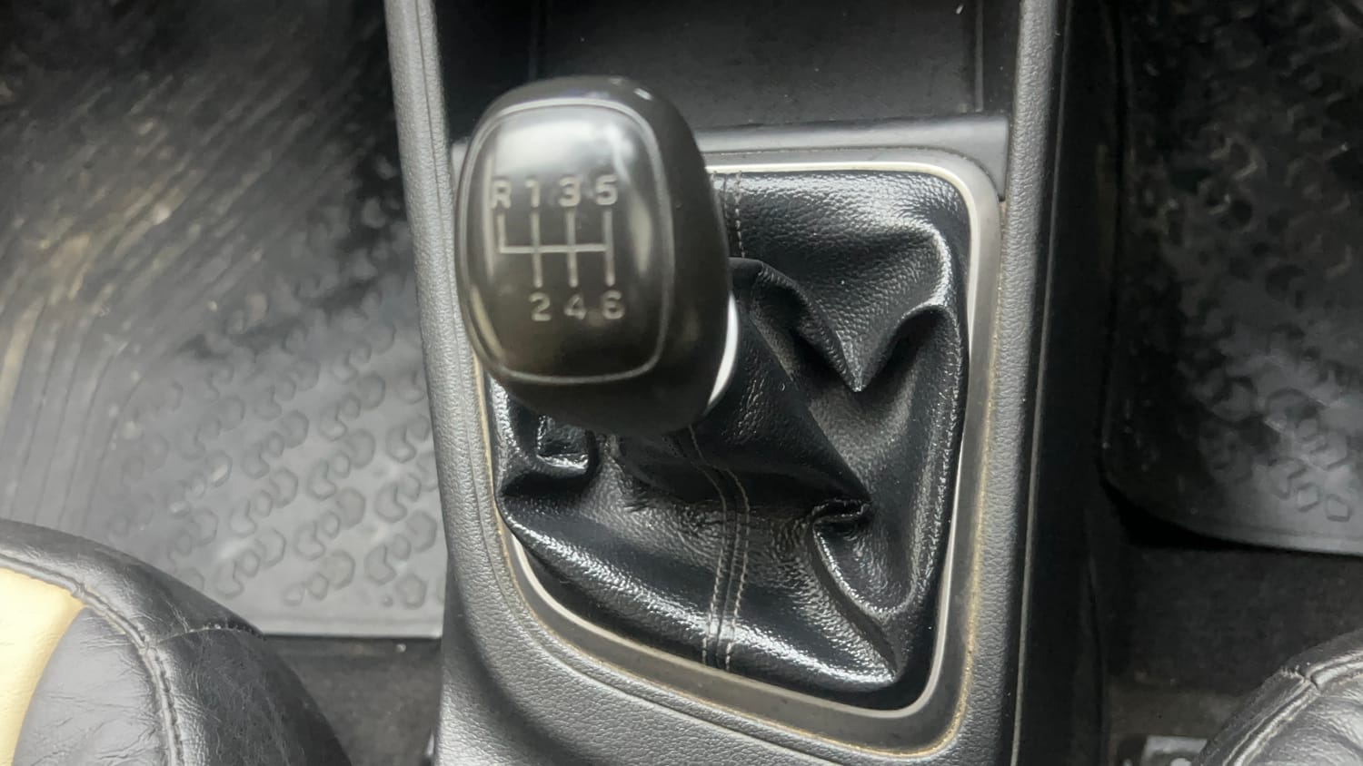 Used 2017 Hyundai Verna SX 1.6 VTVT Petrol Manual interior GEAR  KNOB VIEW