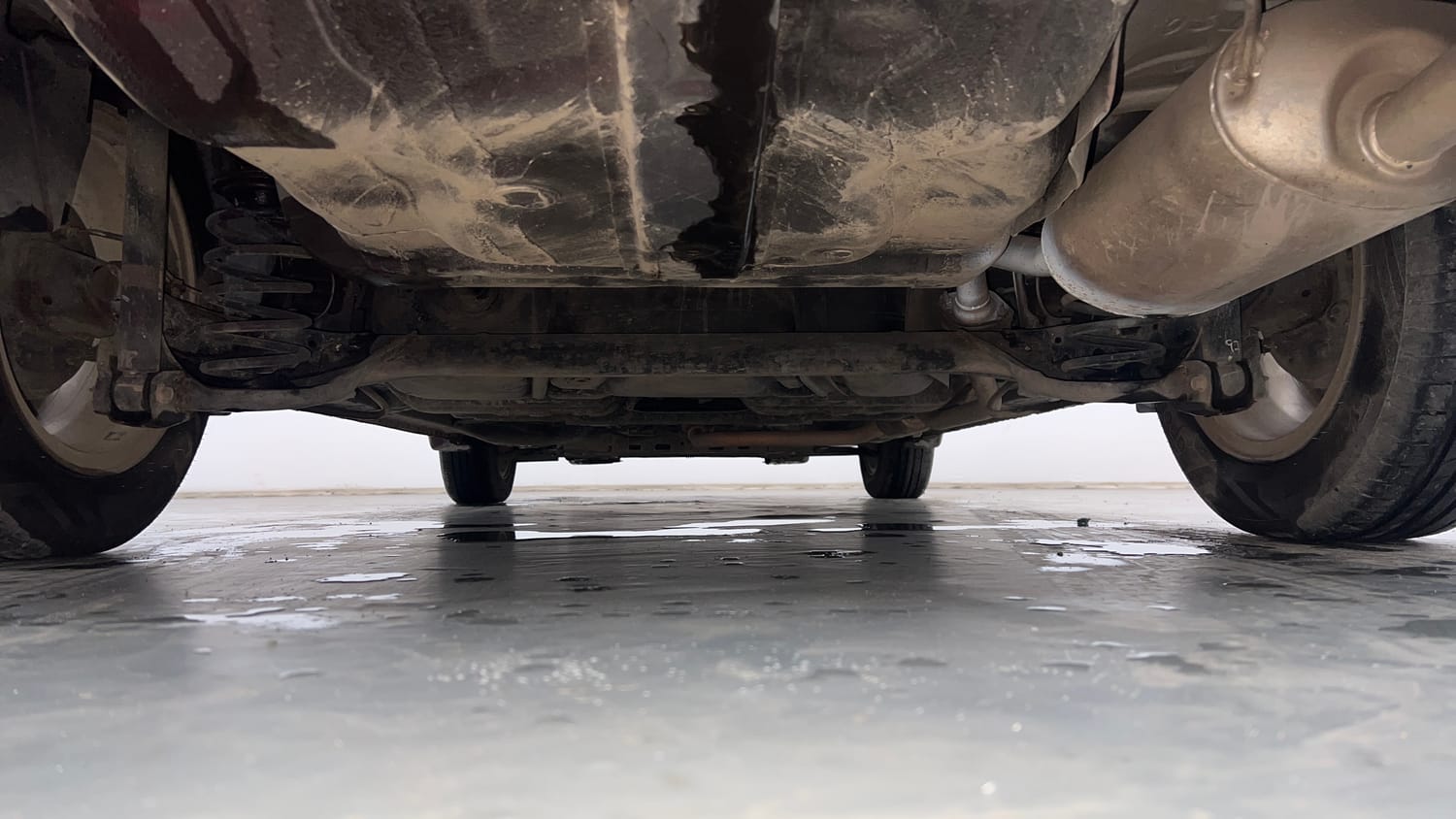 Used 2016 Honda City VX Petrol Manual extra REAR UNDERBODY VIEW (TAKEN FROM REAR)