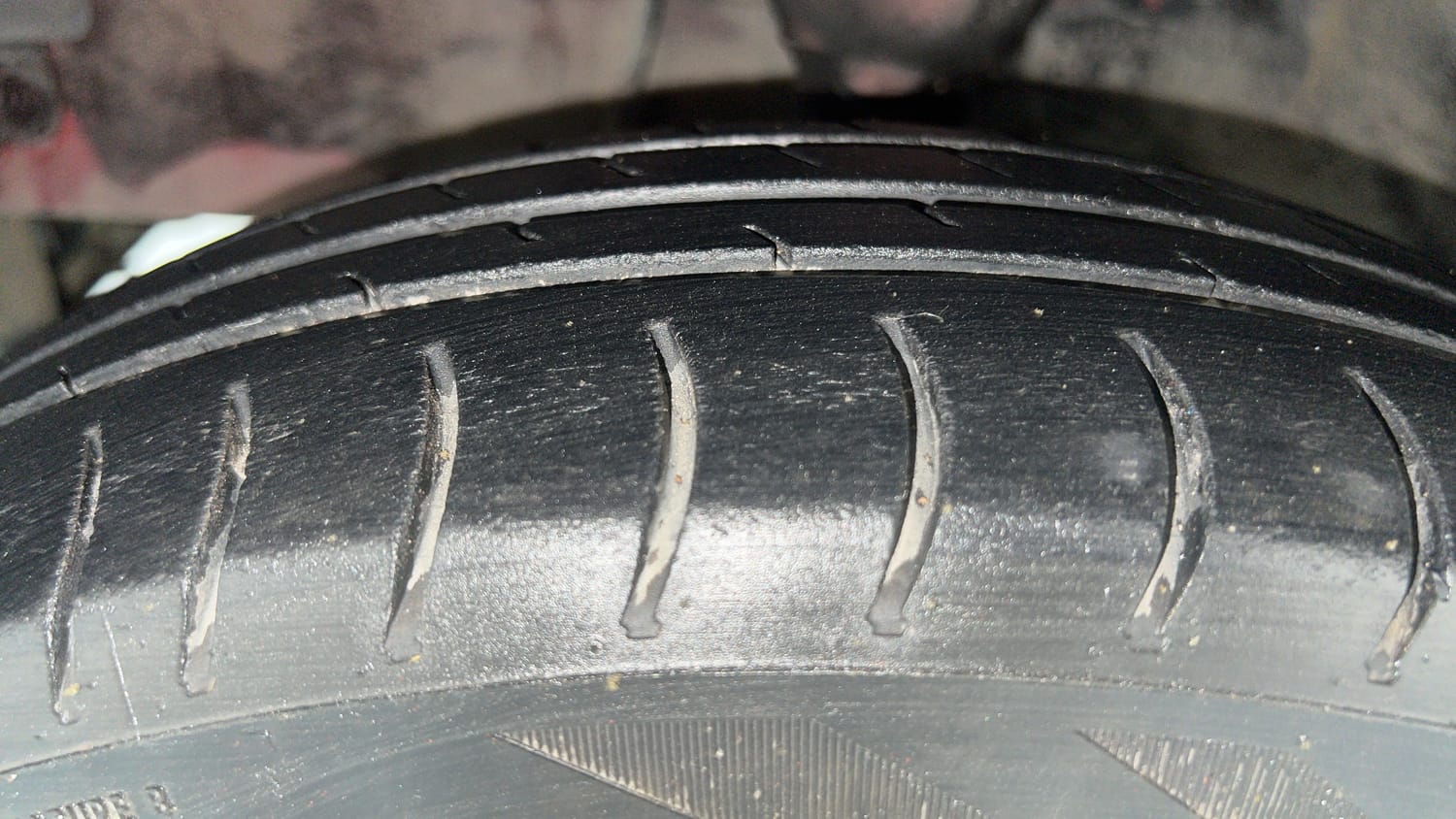 Used 2013 Hyundai i10 Magna 1.1 iRDE2 Petrol Manual tyres LEFT FRONT TYRE TREAD VIEW