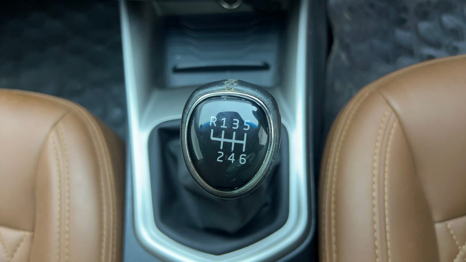 Used 2023 Mahindra XUV 300 TurboSport W8 Petrol Manual interior GEAR  KNOB VIEW
