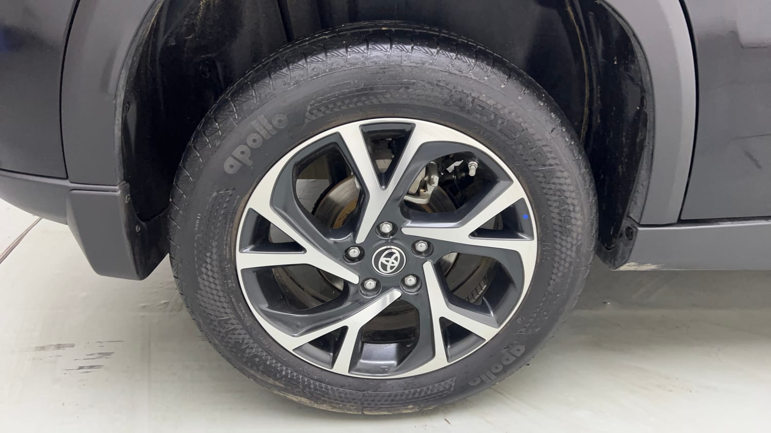 Used 2025 Toyota Urban Cruiser Hyryder V Hybrid Hybrid Automatic tyres RIGHT REAR TYRE RIM VIEW