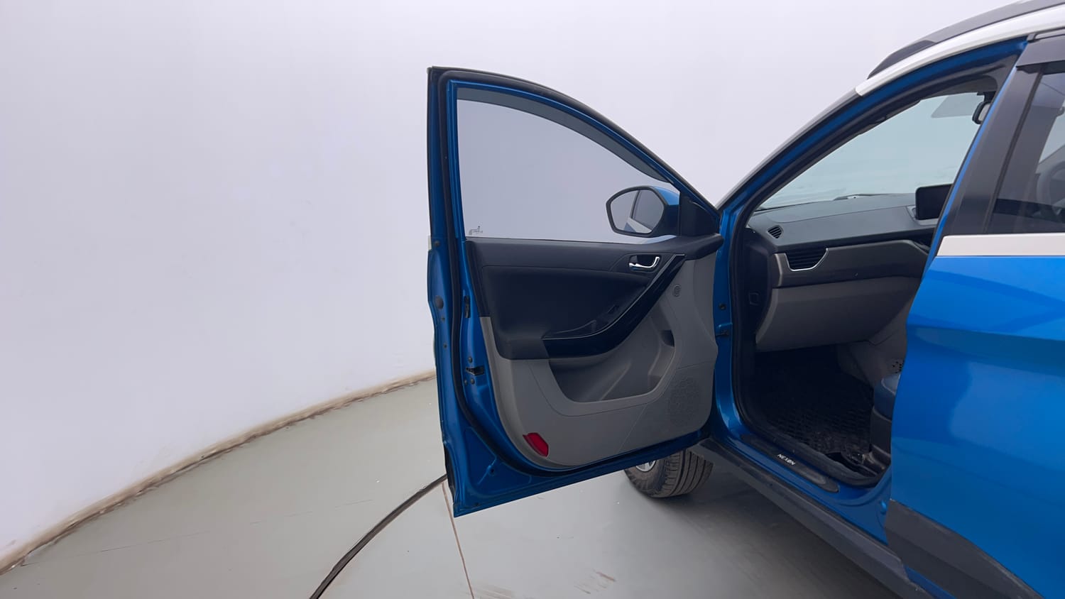 Used 2020 Tata Nexon XZA Plus (O) Petrol Automatic interior LEFT FRONT DOOR OPEN VIEW