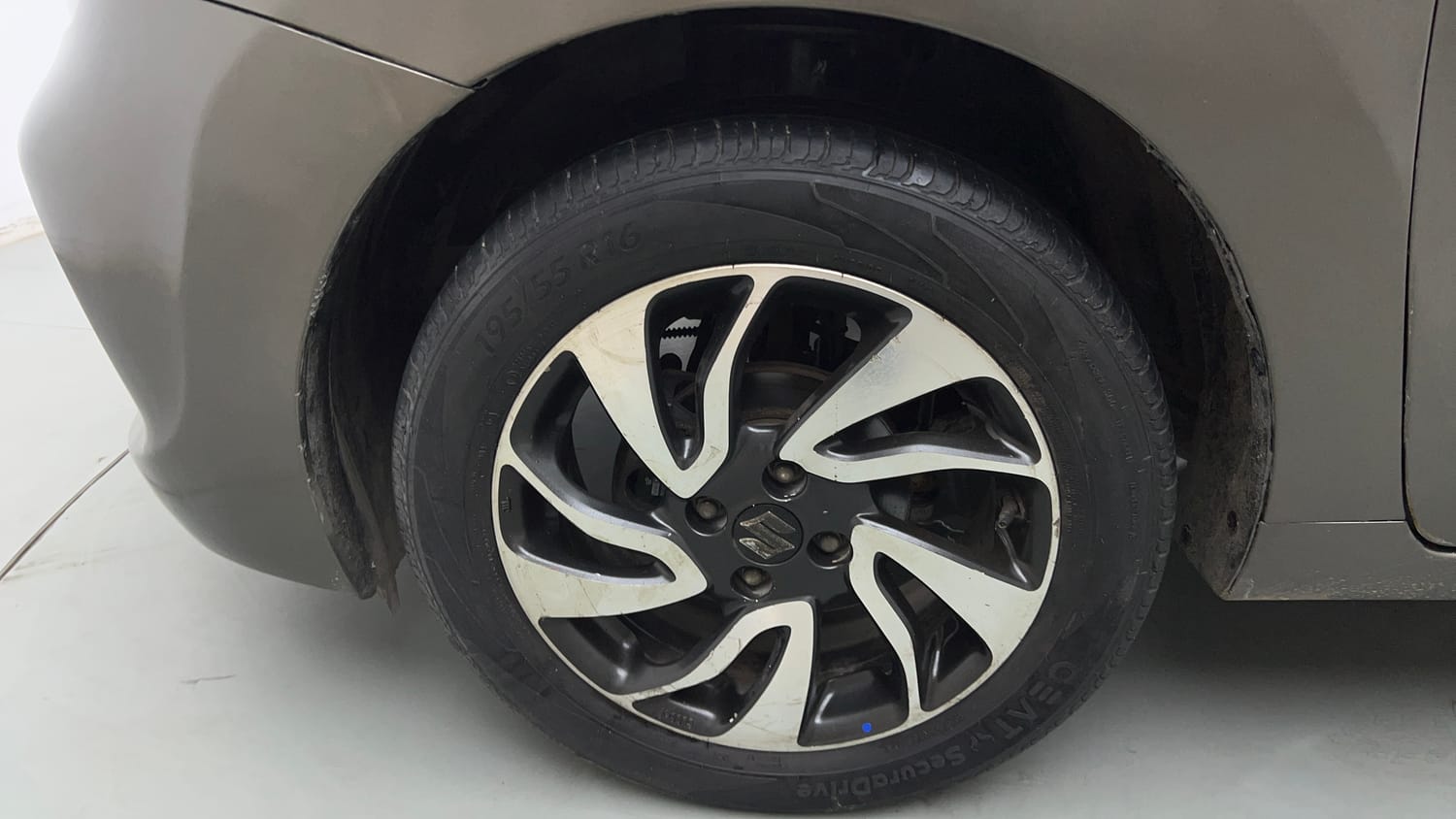Used 2019 Maruti Suzuki Baleno Zeta Petrol Manual tyres LEFT FRONT TYRE RIM VIEW