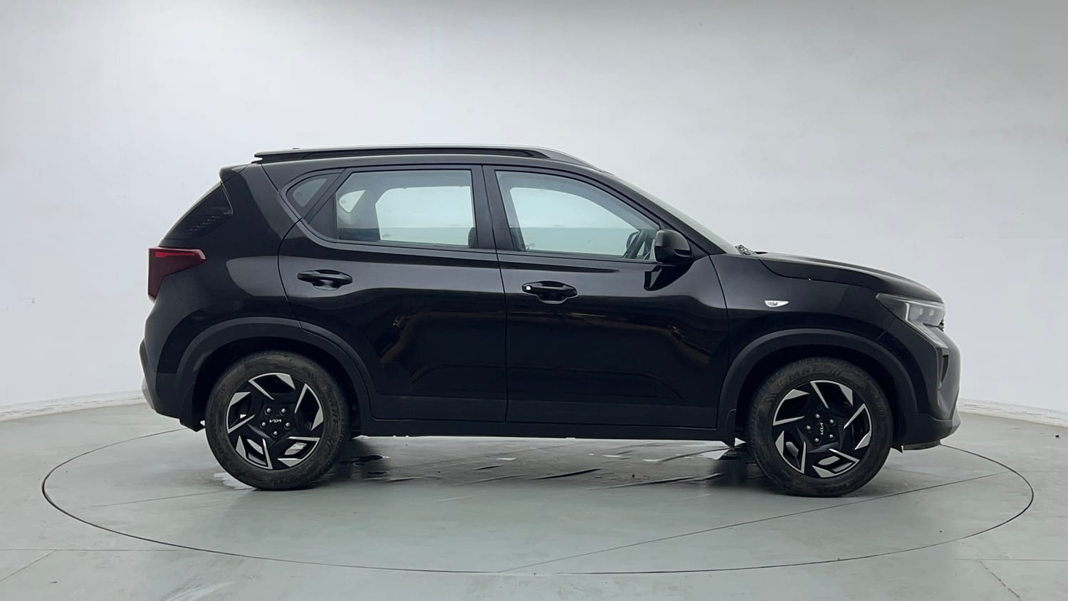 Used 2024 Kia Sonet HTK (O) 1.2 Petrol MT Petrol Manual exterior RIGHT SIDE VIEW