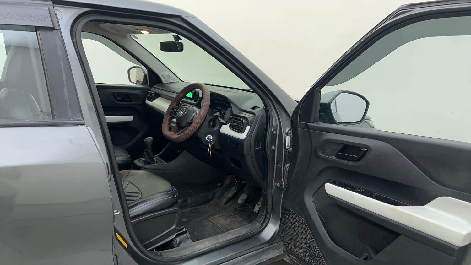 Used 2022 Tata Punch Pure Rhythm Pack MT Petrol Manual interior RIGHT SIDE FRONT DOOR CABIN VIEW