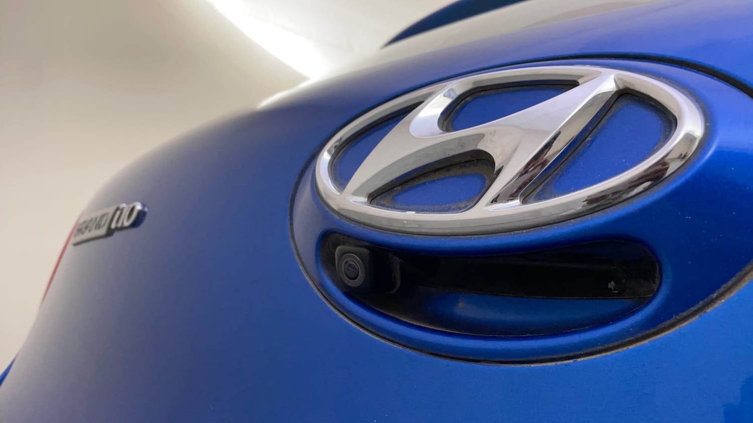 Used 2018 Hyundai Grand i10 Sportz AT 1.2 Kappa VTVT Petrol Automatic top_features Rear camera