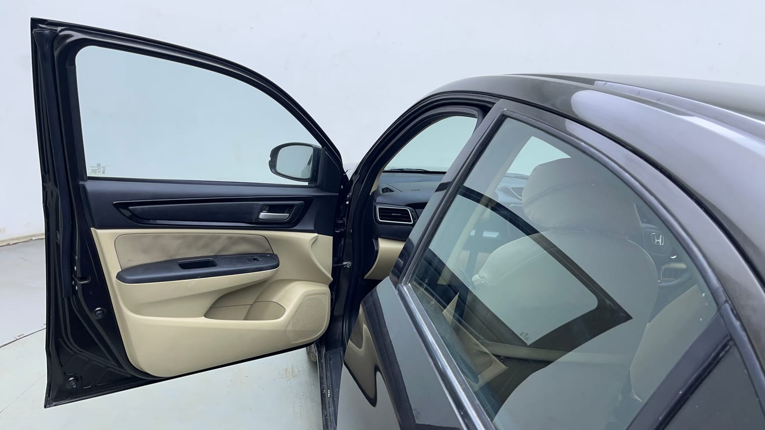 Used 2018 Honda Amaze 1.2 VX i-VTEC Petrol Manual interior LEFT FRONT DOOR OPEN VIEW