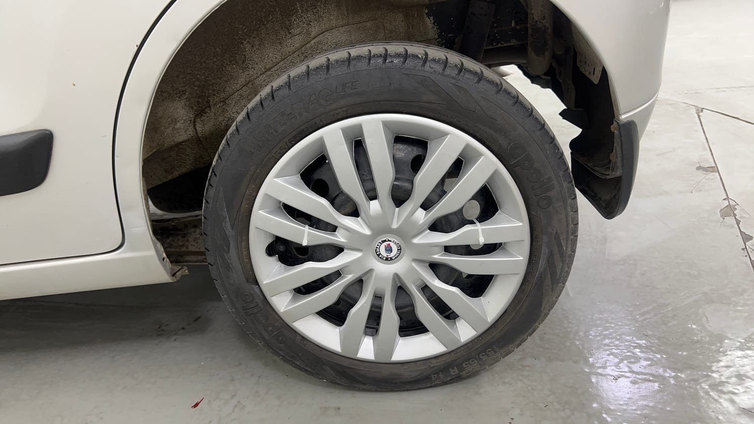 Used 2014 Maruti Suzuki Wagon R VXI Petrol Manual tyres LEFT REAR TYRE RIM VIEW
