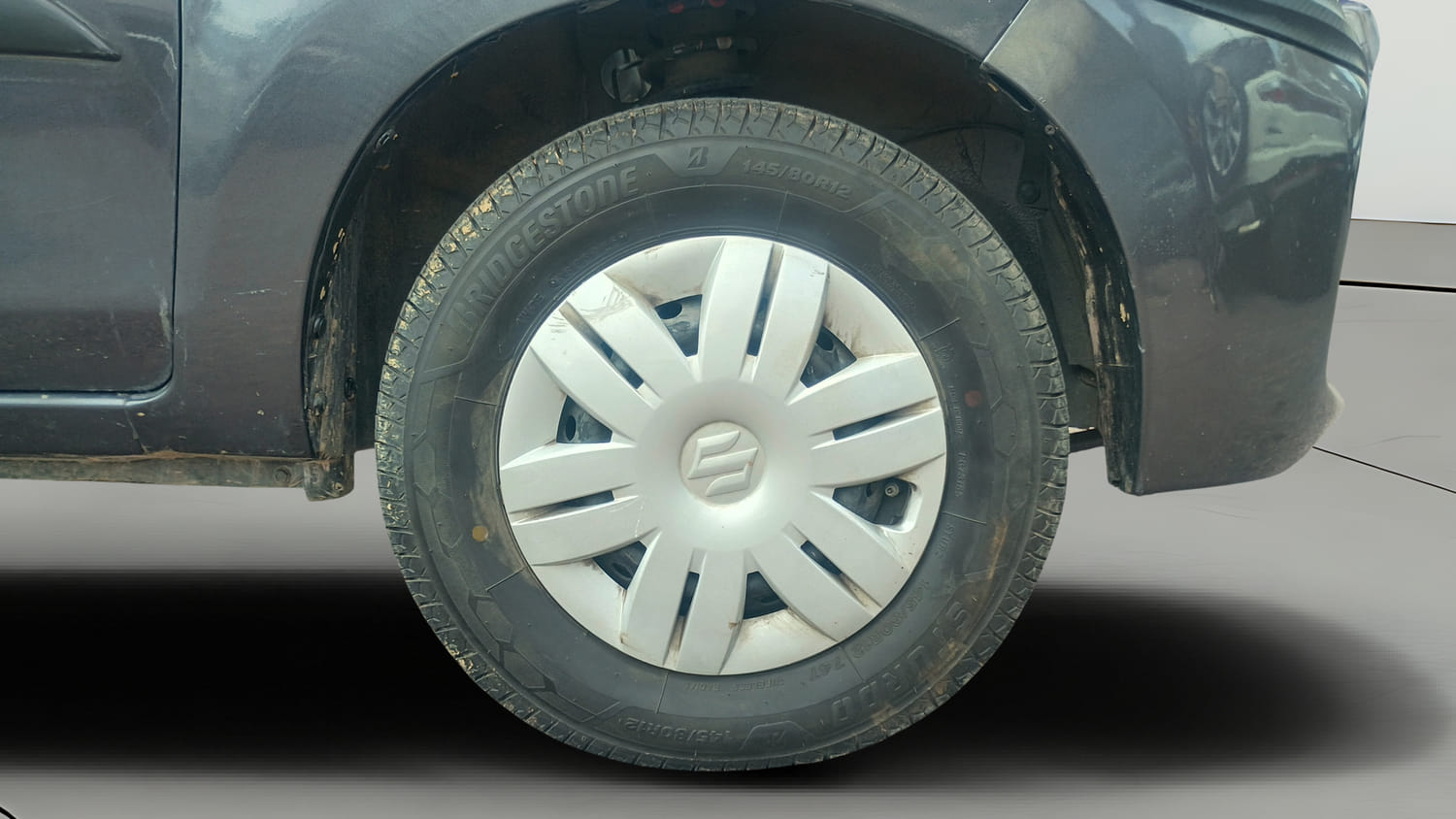Used 2022 Maruti Suzuki Alto 800 VXi Petrol Manual tyres RIGHT FRONT TYRE RIM VIEW
