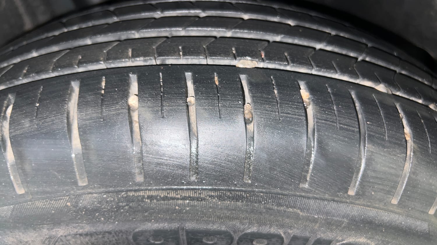 Used 2018 Maruti Suzuki Swift ZXi AMT Petrol Automatic tyres RIGHT REAR TYRE TREAD VIEW