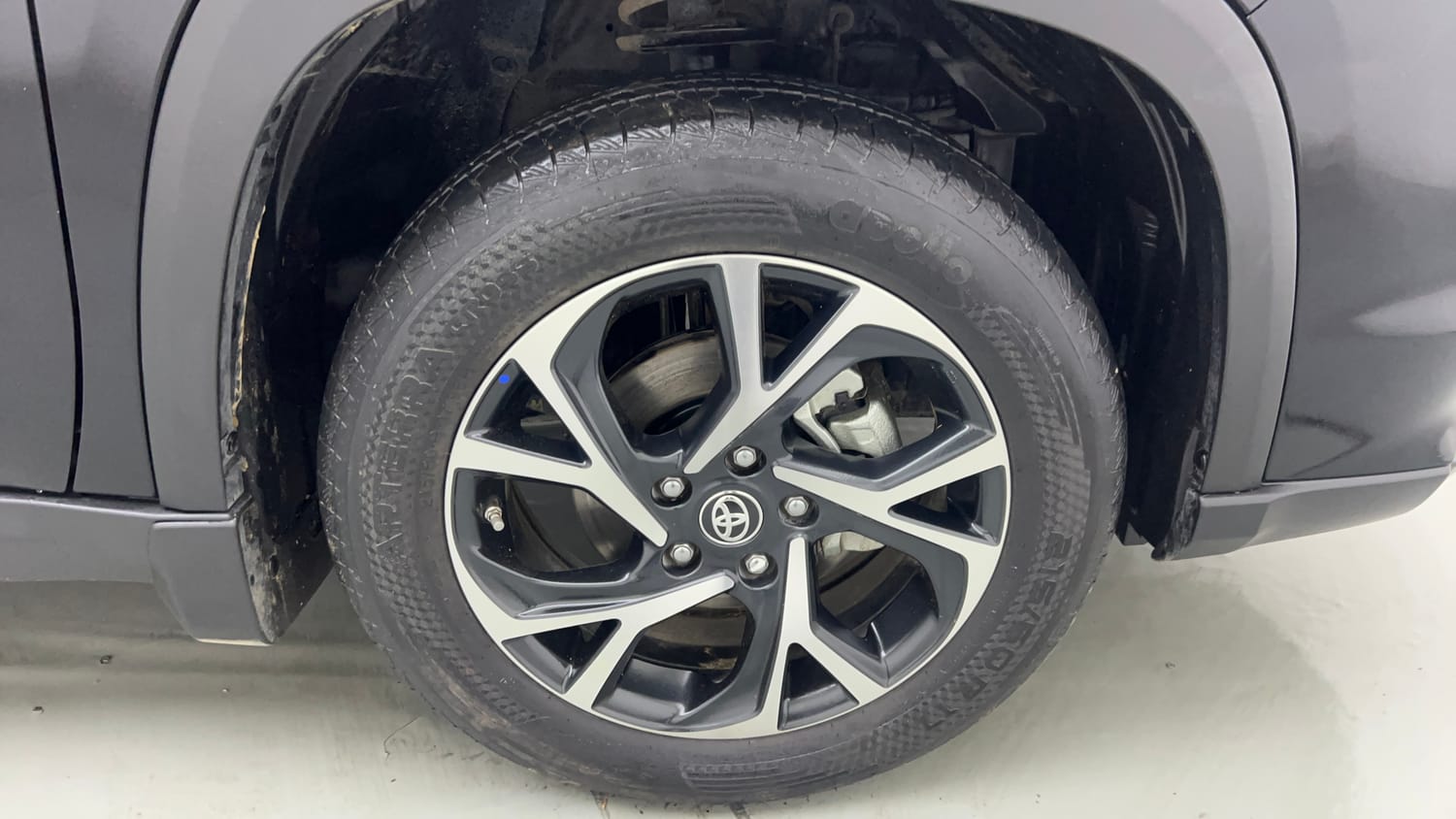 Used 2025 Toyota Urban Cruiser Hyryder V Hybrid Hybrid Automatic tyres RIGHT FRONT TYRE RIM VIEW