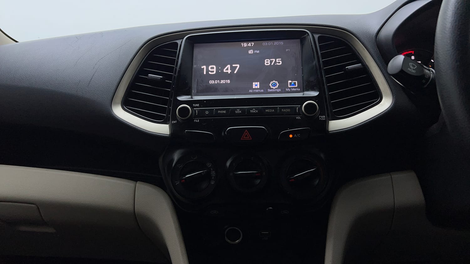 Used 2022 Hyundai Santro Sportz Petrol Manual top_features Touch screen infotainment system