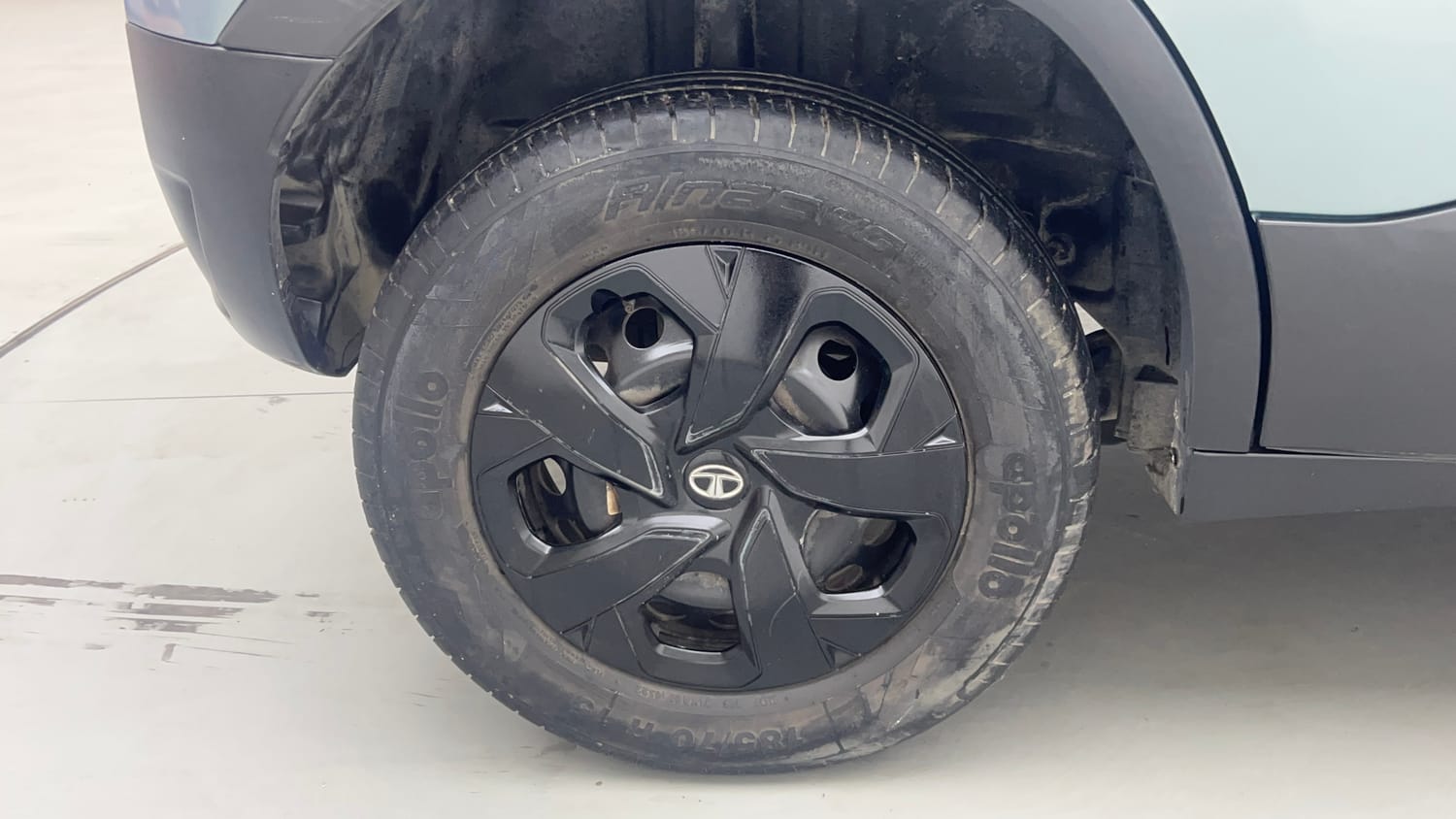 Used 2023 Tata Punch Adventure AMT Petrol Automatic tyres RIGHT REAR TYRE RIM VIEW