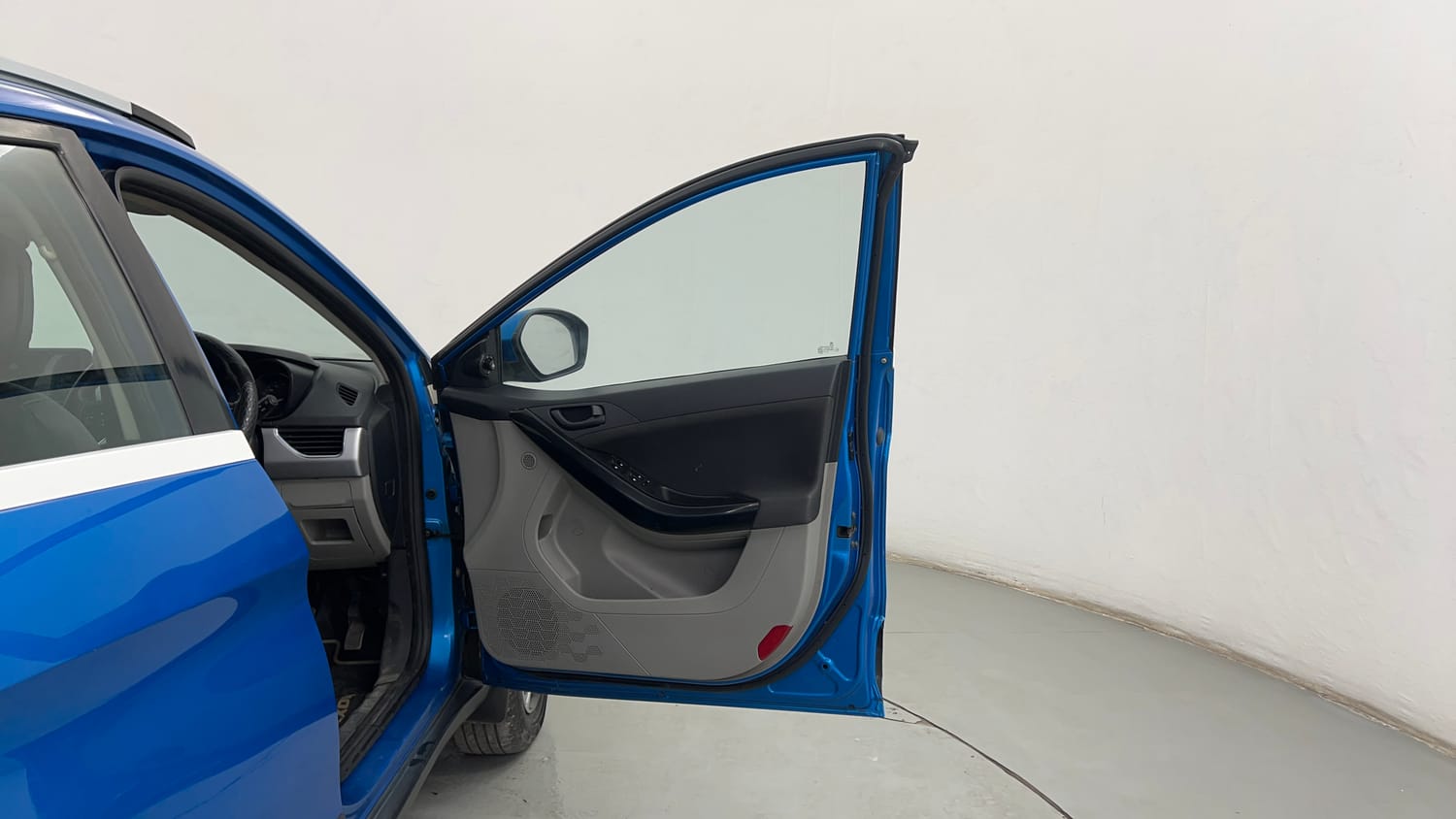 Used 2018 Tata Nexon XZ Diesel Diesel Manual interior RIGHT FRONT DOOR OPEN VIEW