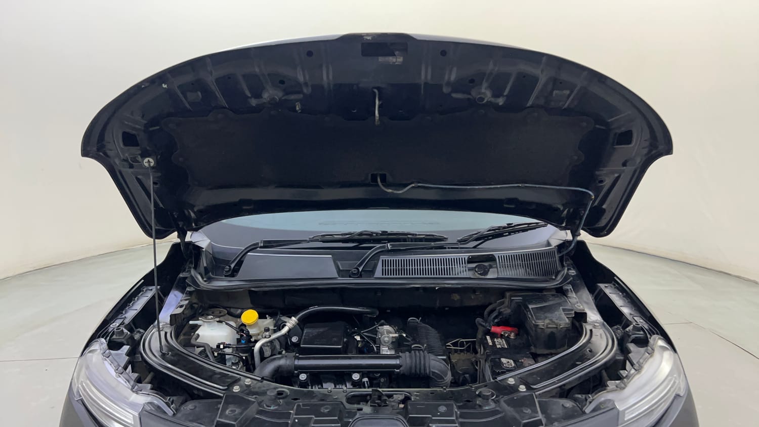 Used 2023 Renault Kiger RXT (O) AMT Petrol Automatic engine ENGINE & BONNET OPEN FRONT VIEW