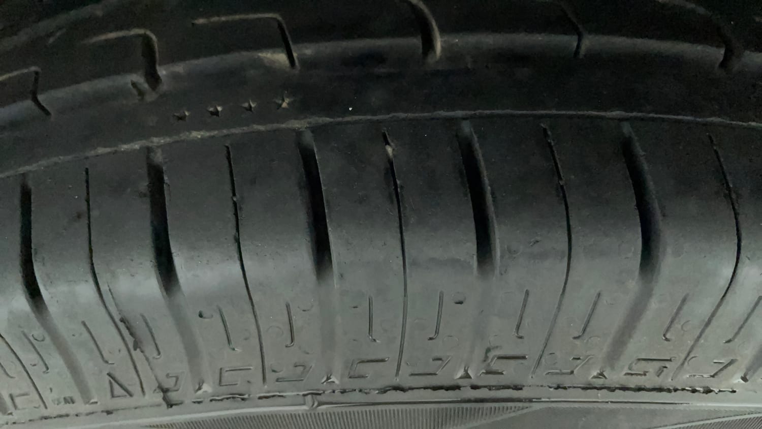 Used 2018 Maruti Suzuki Dzire VXi Petrol Automatic tyres LEFT FRONT TYRE TREAD VIEW