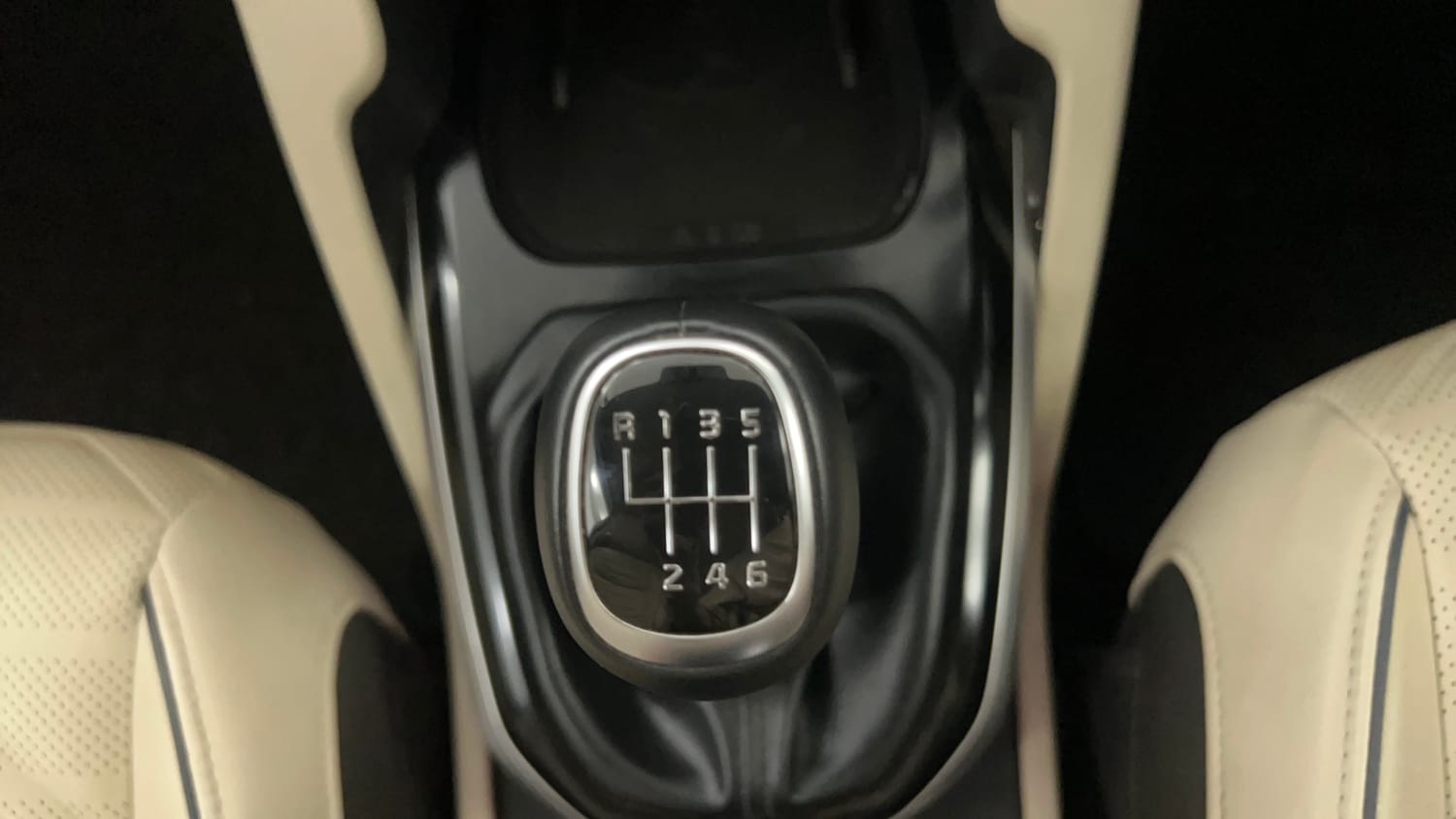 Used 2023 Kia Carens Luxury Plus 1.4 Petrol 7 STR Petrol Manual interior GEAR  KNOB VIEW