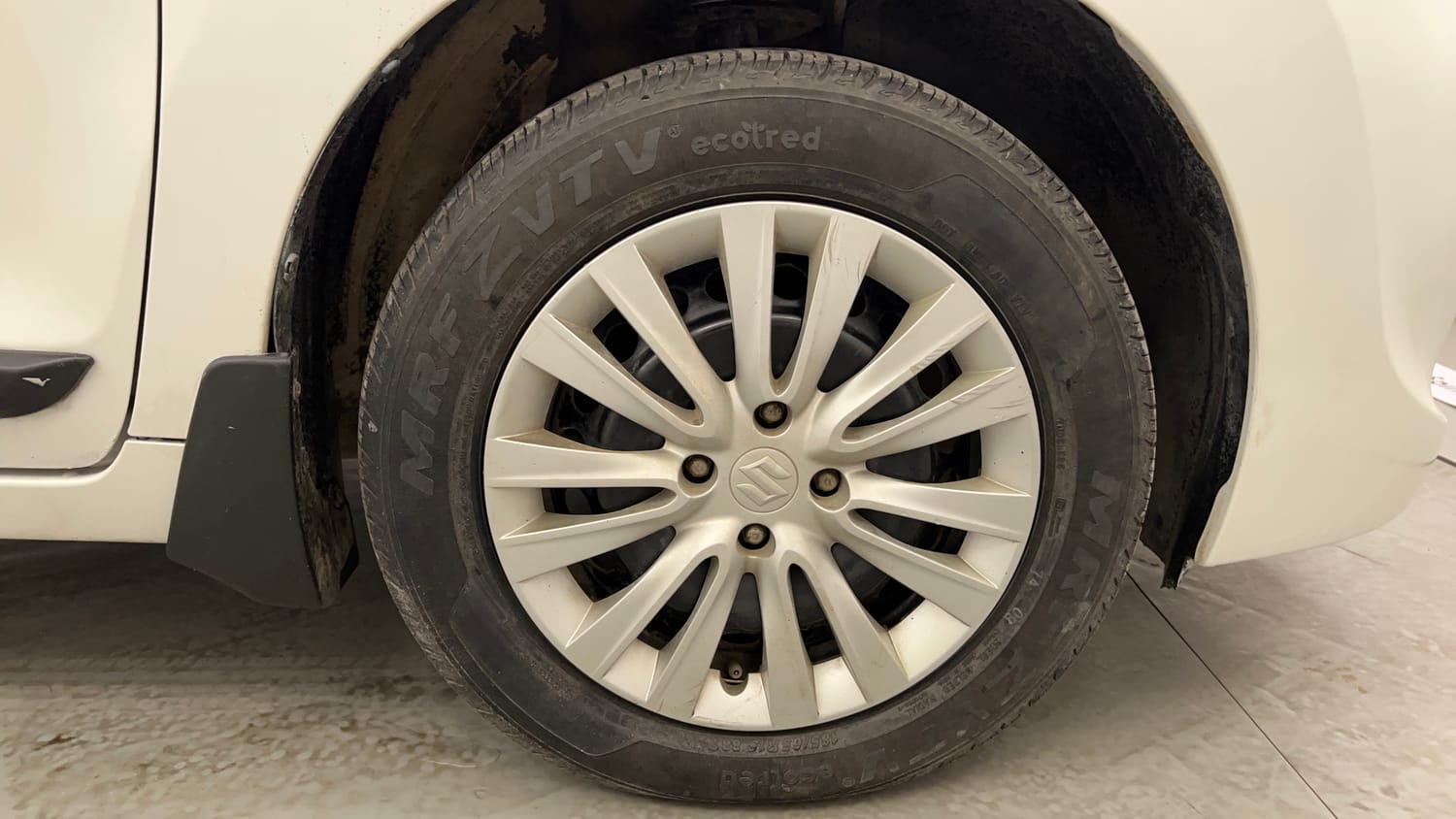 Used 2019 Maruti Suzuki Baleno Delta Petrol Manual tyres RIGHT FRONT TYRE RIM VIEW