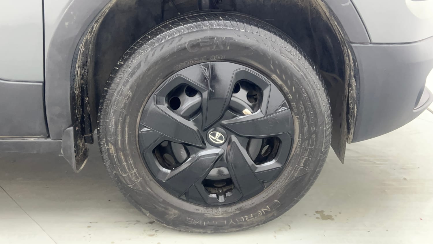Used 2025 Tata Punch Pure MT Petrol Manual tyres RIGHT FRONT TYRE RIM VIEW