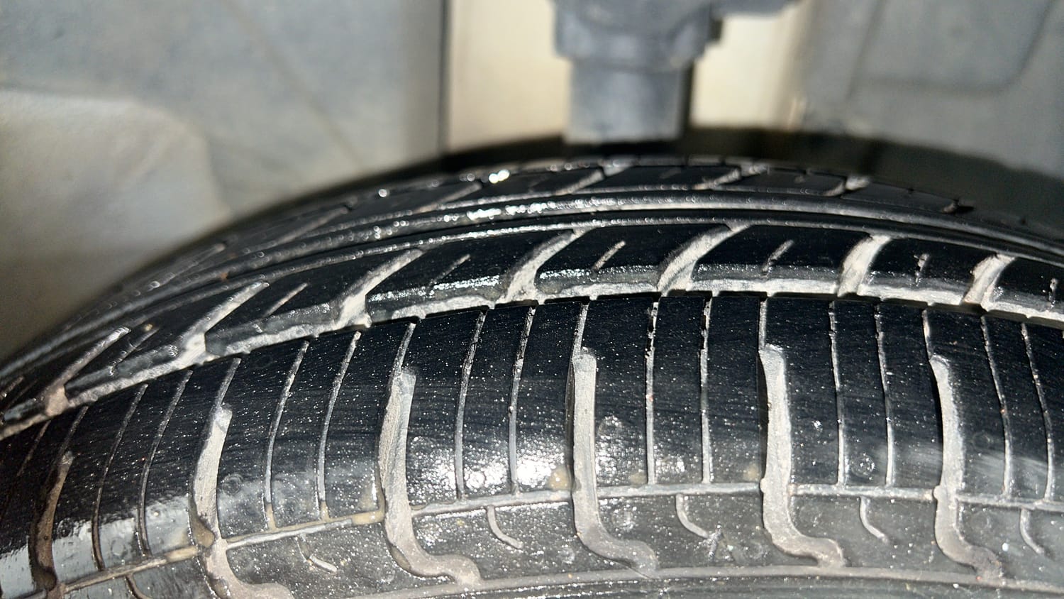Used 2018 Renault Kwid RXT (O) 1.0 SCE Edition Petrol Manual tyres RIGHT FRONT TYRE TREAD VIEW