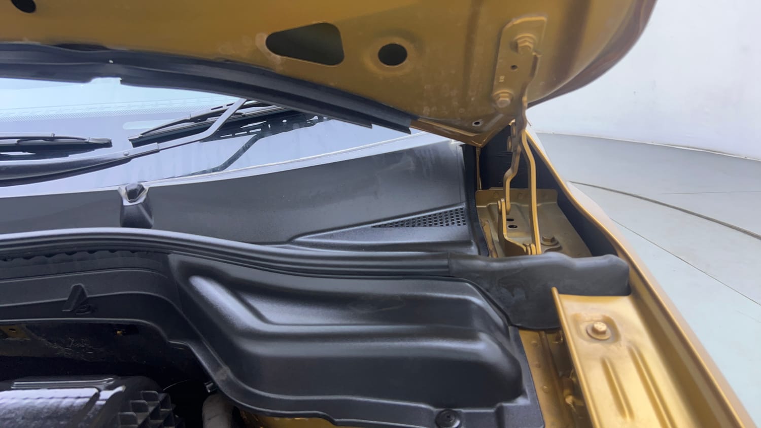 Used 2023 Mahindra XUV 300 TurboSport W8 Petrol Manual engine ENGINE LEFT SIDE HINGE & APRON VIEW