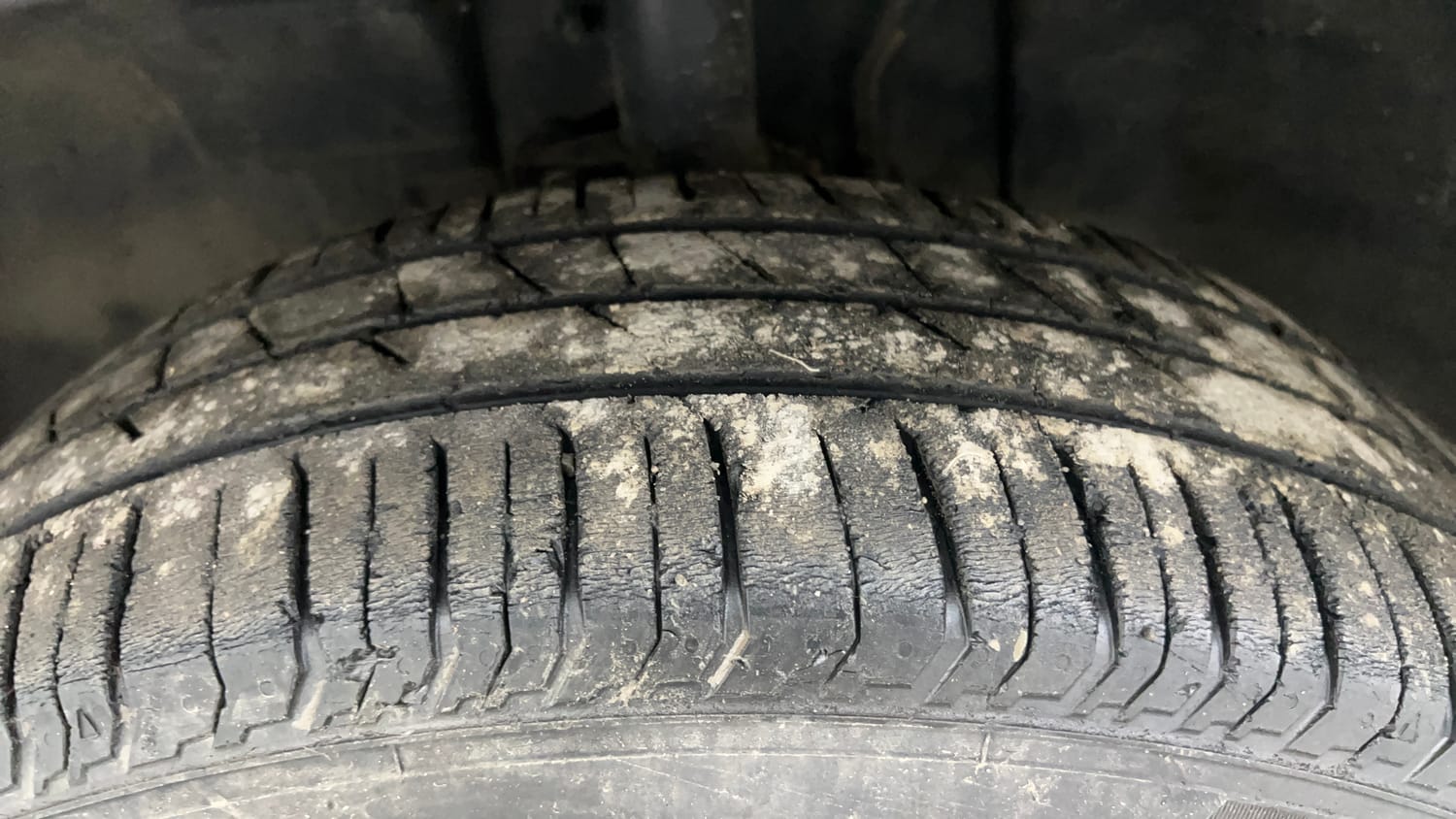 Used 2022 Tata Punch Adventure Rhythm Pack MT Petrol Manual tyres LEFT FRONT TYRE TREAD VIEW