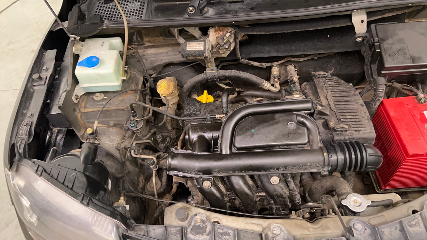 Used 2017 Renault Kwid RXL Live For More Edition Petrol Manual engine ENGINE RIGHT SIDE VIEW