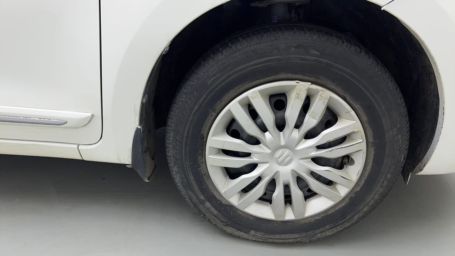 Used 2018 Maruti Suzuki Dzire VXi Petrol Manual tyres RIGHT FRONT TYRE RIM VIEW