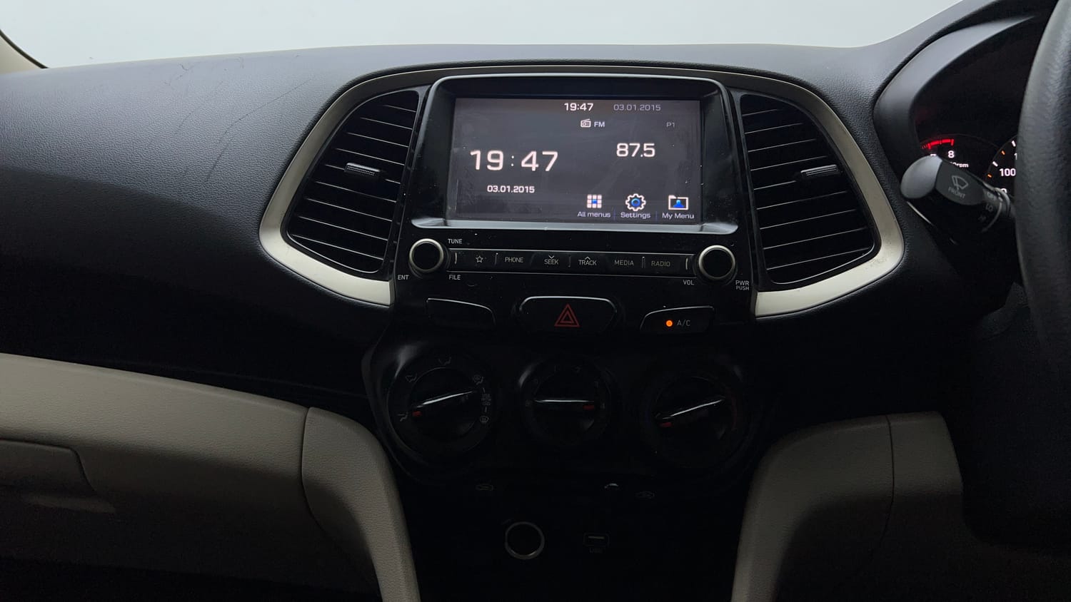 Used 2022 Hyundai Santro Sportz Petrol Manual top_features Integrated (in-dash) music system