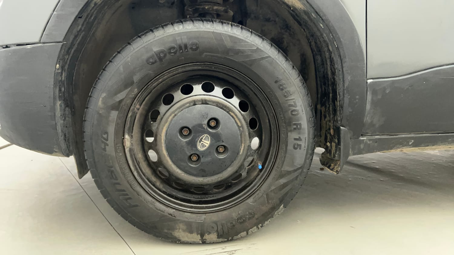 Used 2022 Tata Punch Pure Rhythm Pack MT Petrol Manual tyres LEFT FRONT TYRE RIM VIEW
