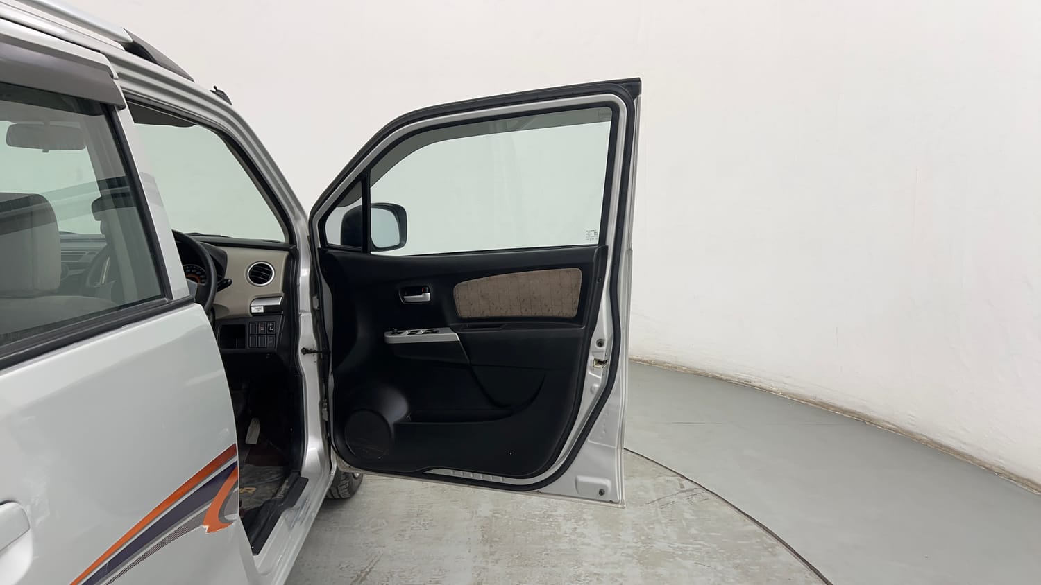 Used 2014 Maruti Suzuki Wagon R VXI Petrol Manual interior RIGHT FRONT DOOR OPEN VIEW