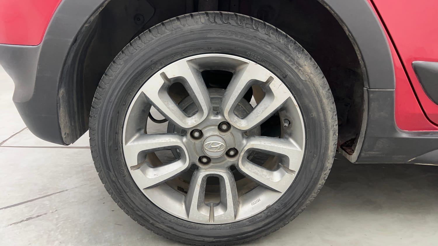 Used 2017 Hyundai i20 Active 1.2 SX Petrol Manual tyres RIGHT REAR TYRE RIM VIEW