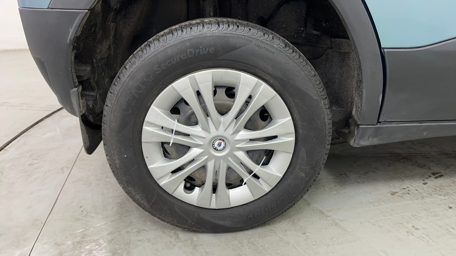 Used 2022 Tata Punch Adventure Rhythm Pack MT Petrol Manual tyres RIGHT REAR TYRE RIM VIEW