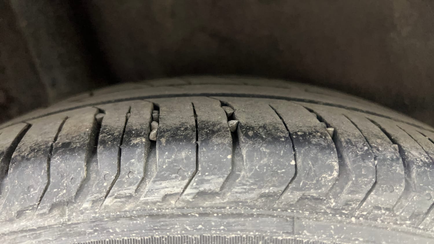 Used 2014 Honda Mobilio V (O) Petrol Petrol Manual tyres RIGHT REAR TYRE TREAD VIEW