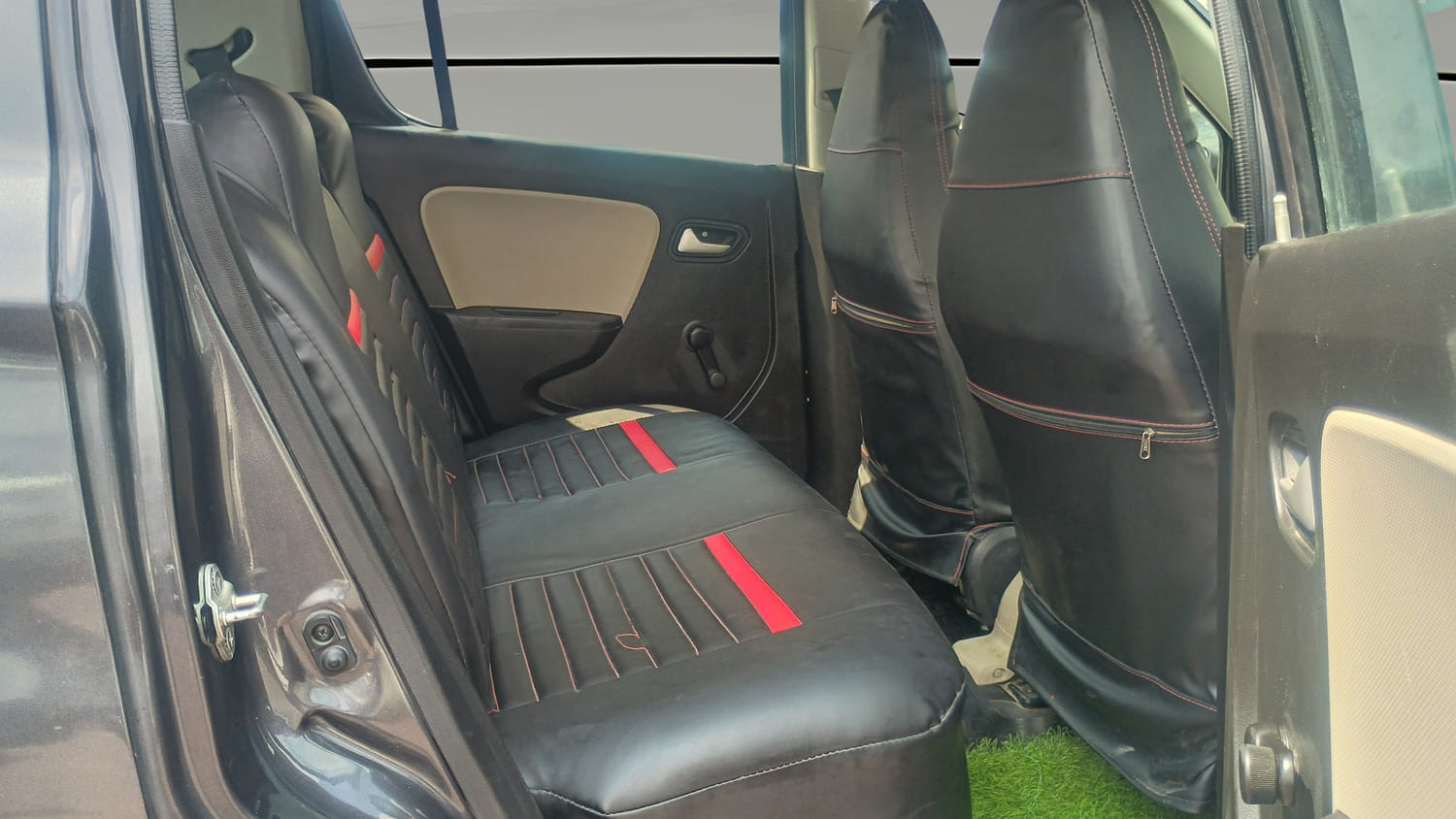 Used 2022 Maruti Suzuki Alto 800 VXi Petrol Manual interior RIGHT SIDE REAR DOOR CABIN VIEW