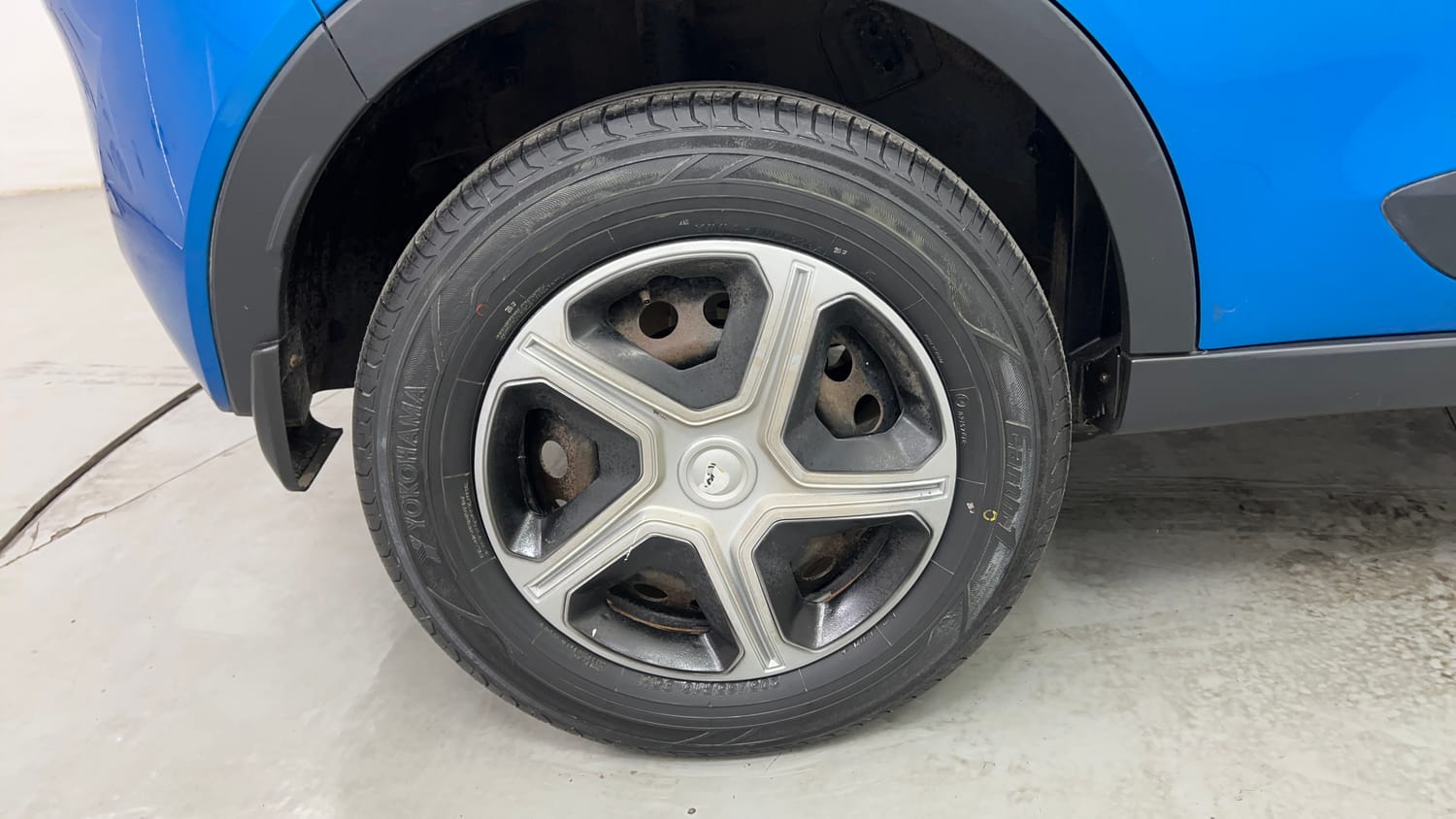Used 2018 Tata Nexon XZ Diesel Diesel Manual tyres RIGHT REAR TYRE RIM VIEW