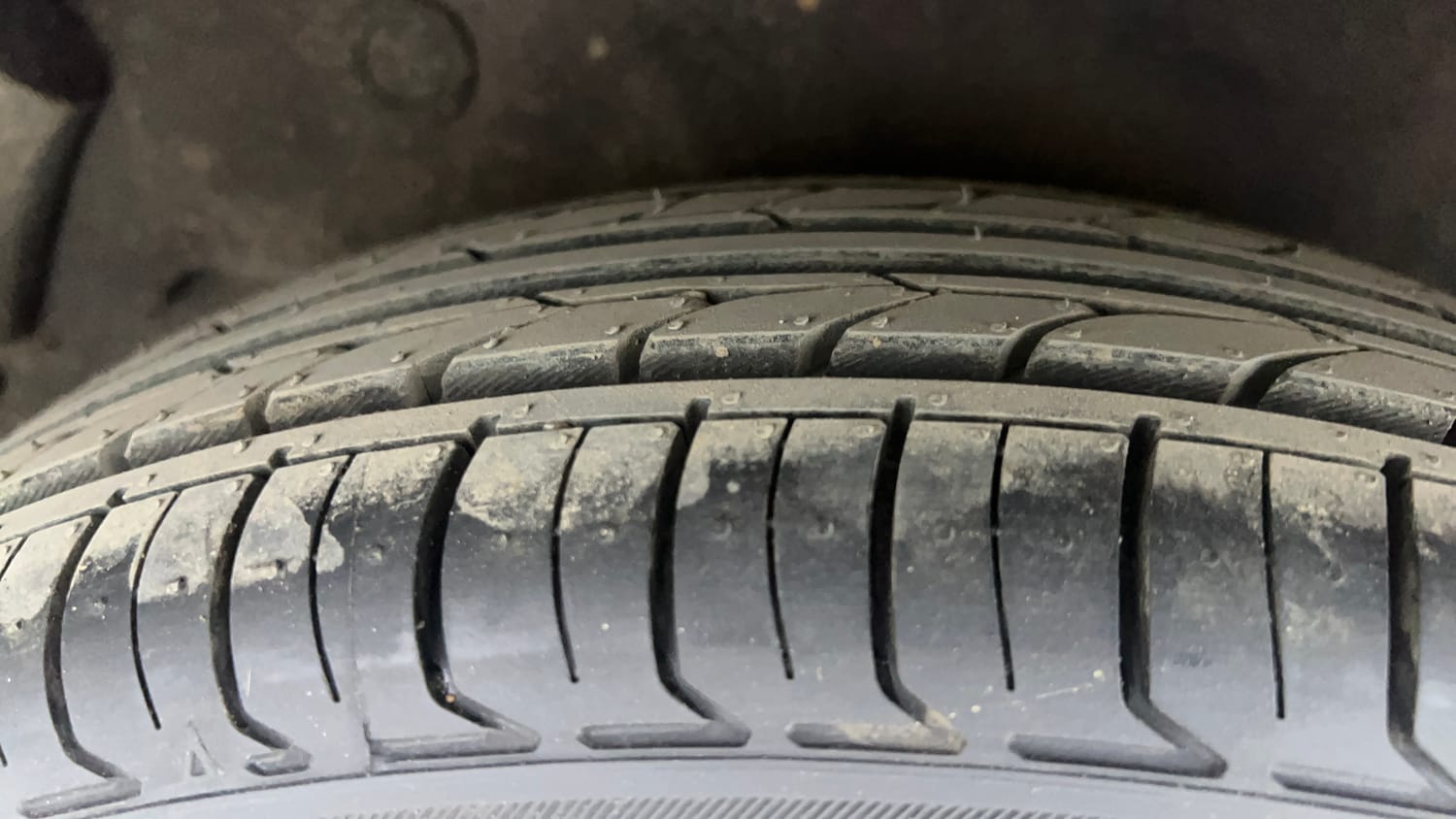 Used 2015 Hyundai i10 Sportz 1.1 iRDE2 Petrol Manual tyres RIGHT REAR TYRE TREAD VIEW