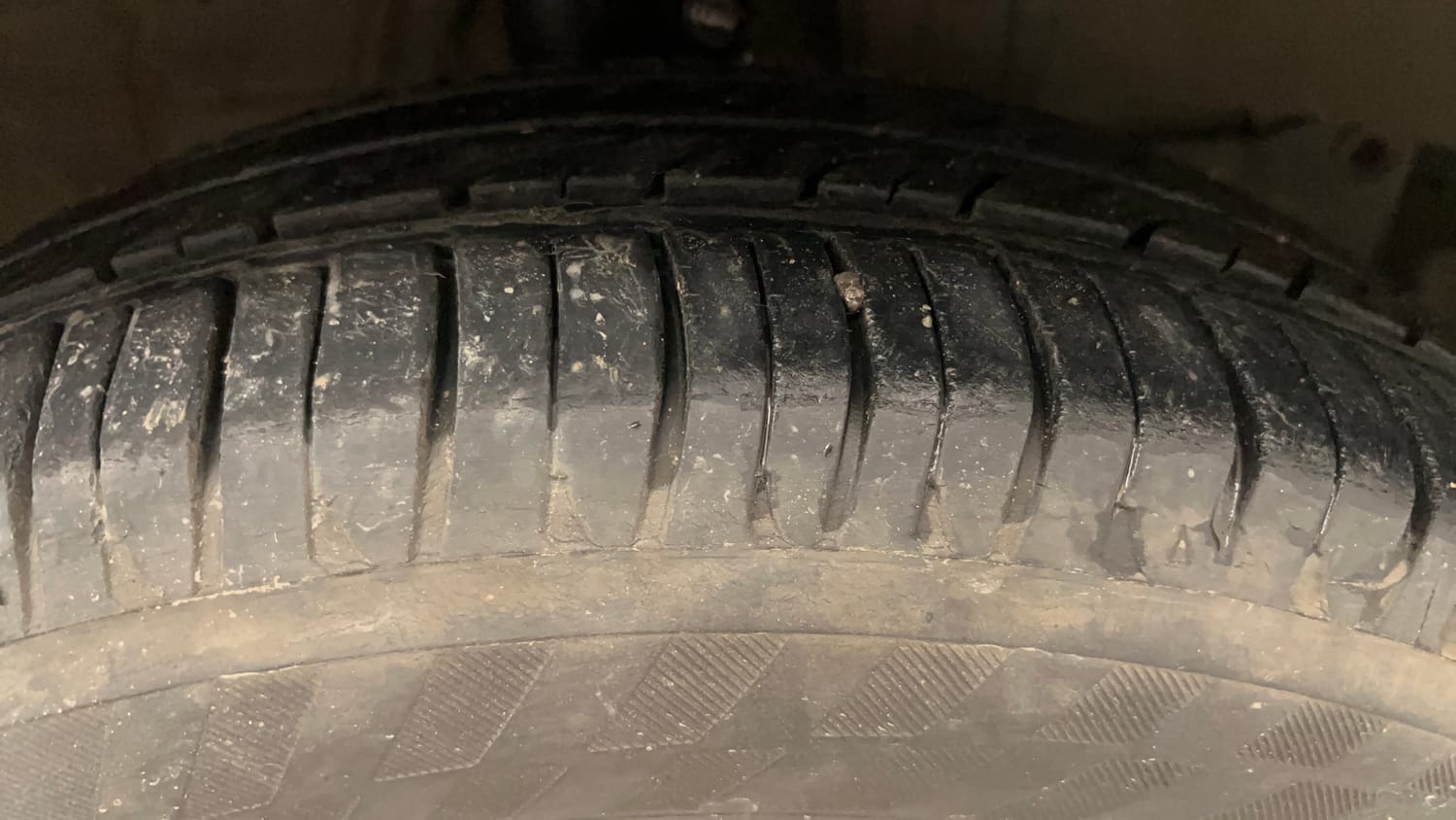 Used 2015 Honda City V Petrol Manual tyres RIGHT FRONT TYRE TREAD VIEW